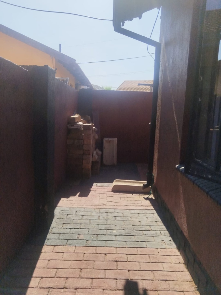 To Let 3 Bedroom Property for Rent in Lebanon North West